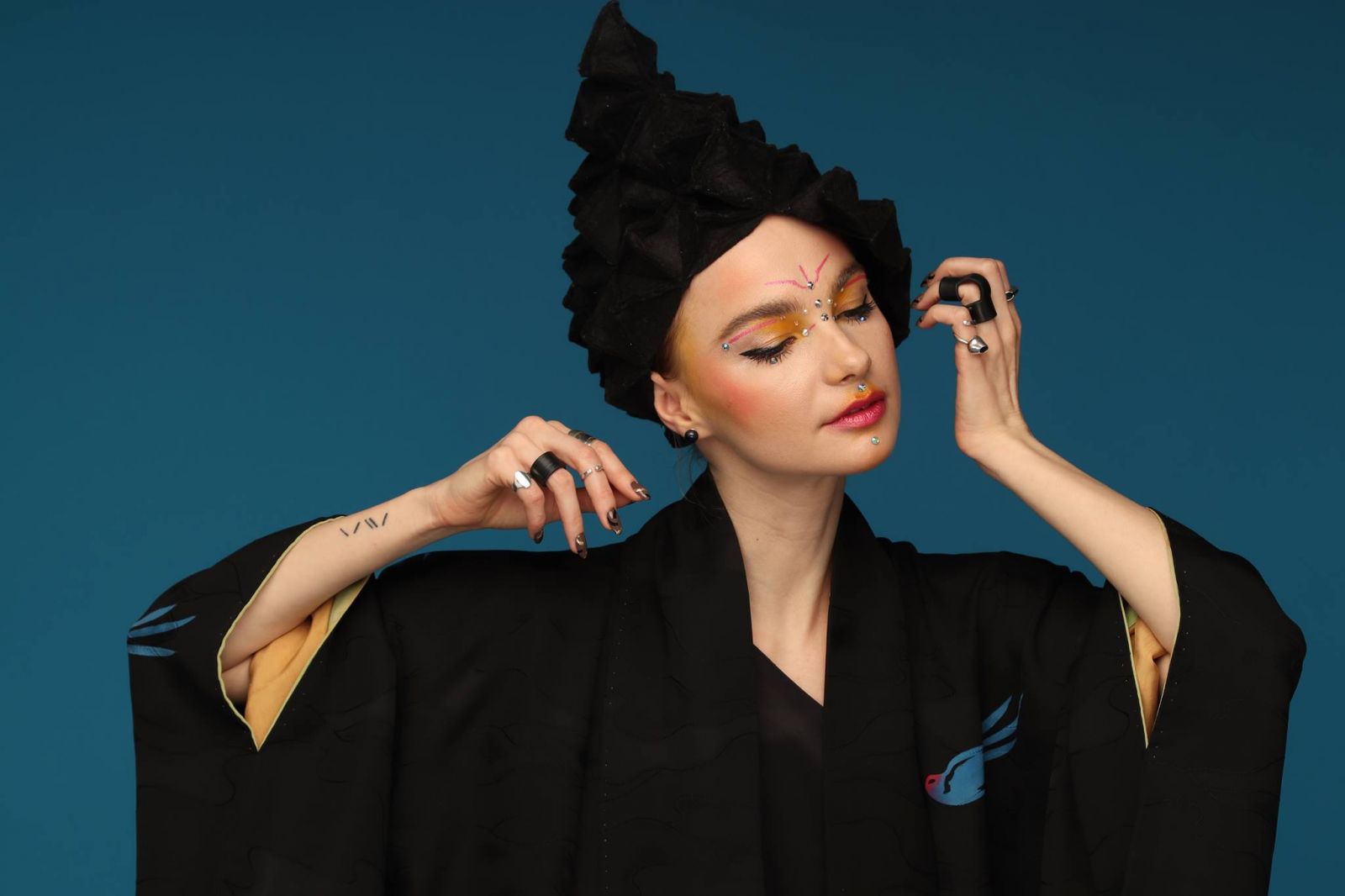 мальчик с ДЦП открыл выставку с фотографиями звезд